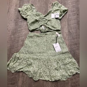 Skirt and crop top green set.